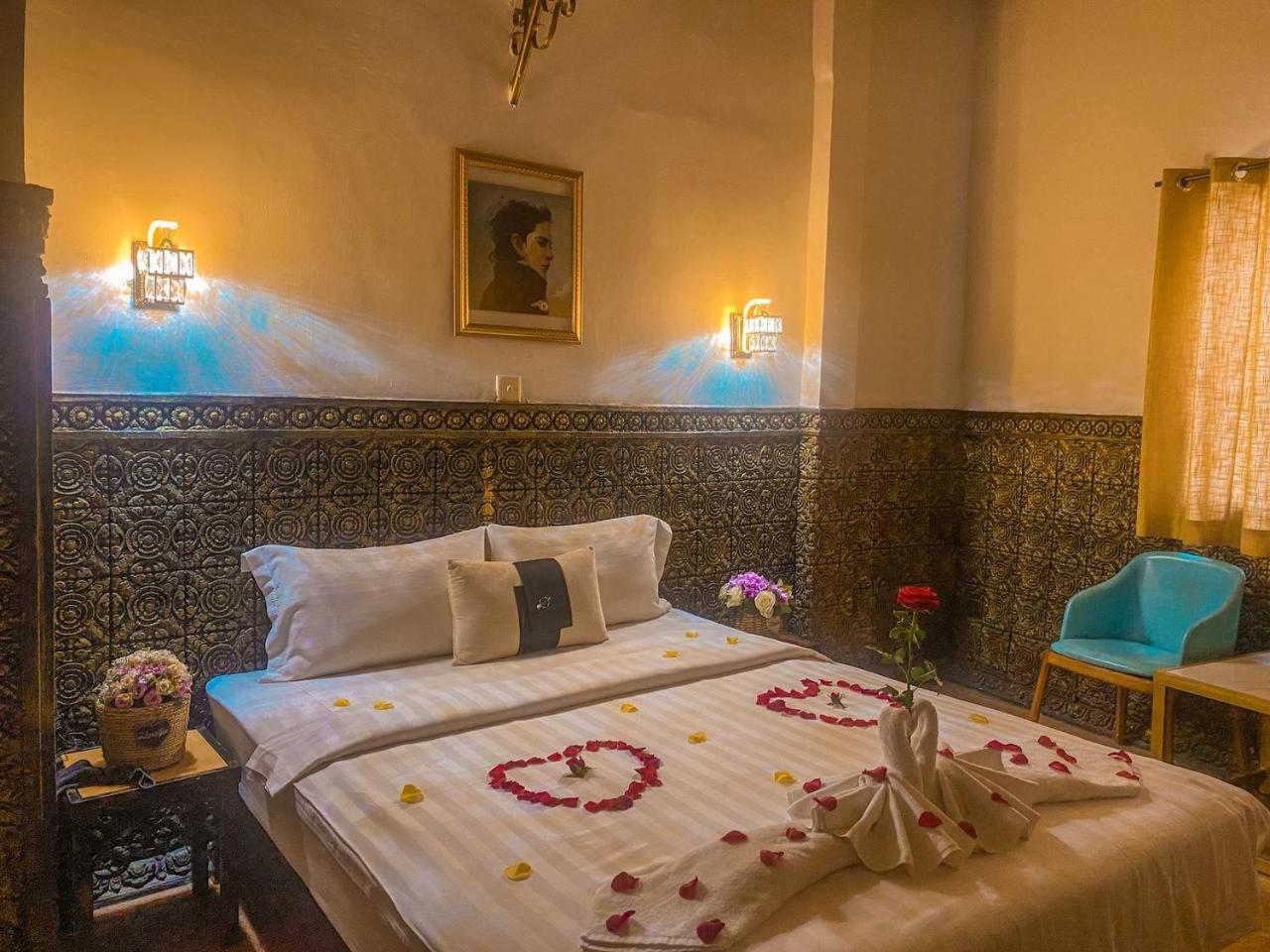 Le Casablanca Hotel Phnom Penh Esterno foto