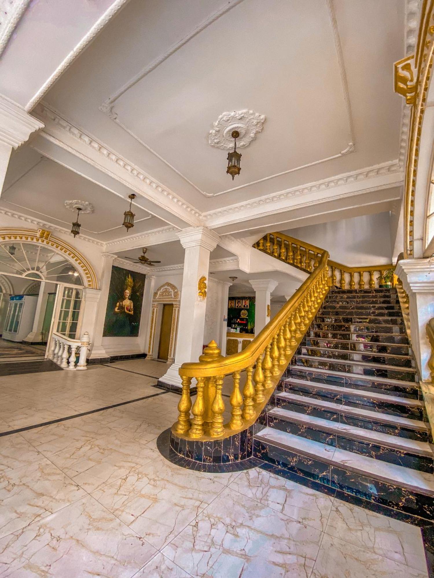 Le Casablanca Hotel Phnom Penh Esterno foto